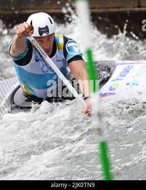 Augsburg, Deutschland. 29.. Juli 2022. Kanu/Slalom: Weltmeisterschaft, Kanu-Single, Heats, Männer. Luka Bozic aus Slowenien startet in der Vorhitze 1. im Eiskanal. Quelle: Angelika Warmuth/dpa/Alamy Live News Stockfoto