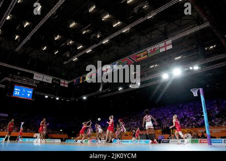 Ein allgemeiner Blick auf das Spiel beim Pool B Netball Spiel zwischen England und Trinidad und Tobago im NEC am ersten Tag der Commonwealth Games 2022 in Birmingham. Bilddatum: Freitag, 29. Juli 2022. Stockfoto
