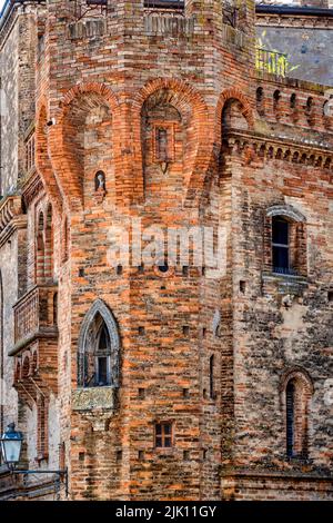 Blick auf das kleine Schloss Amorotti (heute Ölmuseum), Loreto Aprutino, Italien Stockfoto