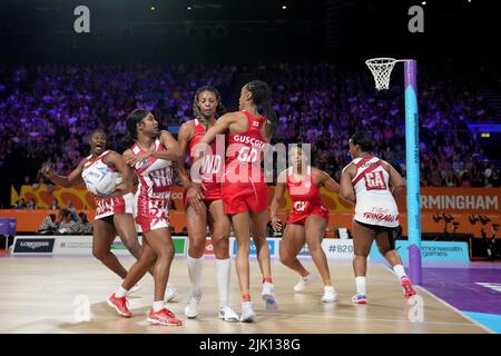 Shantel Seemungal von Trinidad und Tobago in Aktion beim Pool B Netball-Spiel zwischen England und Trinidad und Tobago im NEC am ersten Tag der Commonwealth Games 2022 in Birmingham. Bilddatum: Freitag, 29. Juli 2022. Stockfoto