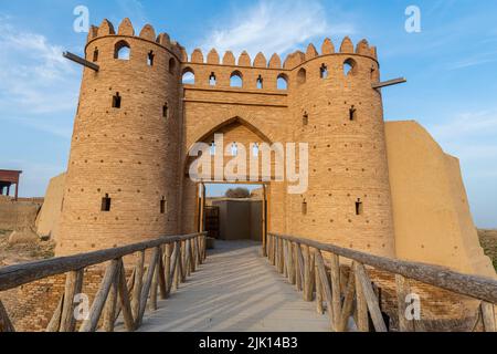 Eingangstor, Otrartobensiedlung, Turkistan, Kasachstan, Zentralasien, Asien Stockfoto