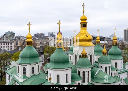 Die goldenen Kuppeln des Sophienkathedralenkomplexes, UNESCO-Weltkulturerbe, Kiew (Kiew), Ukraine, Europa Stockfoto