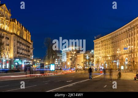 Kiews Chreschtschatyk-Straße während der blauen Stunde, Kiew (Kiew), Ukraine, Europa Stockfoto