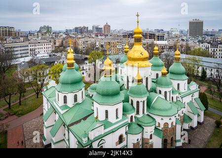 Die goldenen Kuppeln des Sophienkathedralenkomplexes, UNESCO-Weltkulturerbe, Kiew (Kiew), Ukraine, Europa Stockfoto