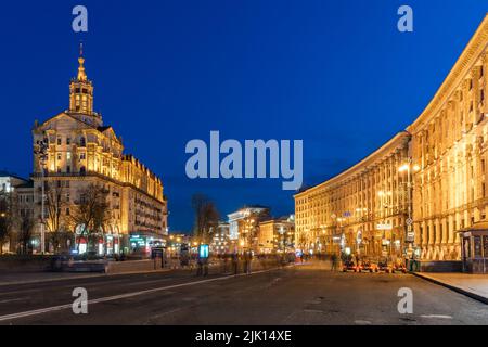 Kiews Chreschtschatyk-Straße während der blauen Stunde, Kiew (Kiew), Ukraine, Europa Stockfoto