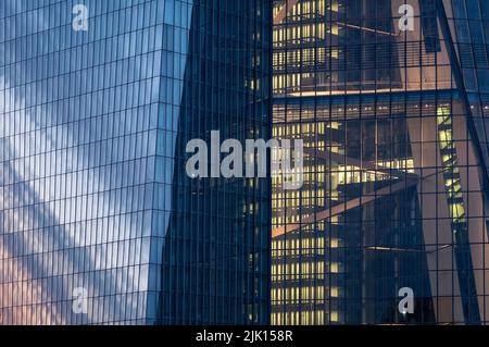 Detail des neuen Gebäudes der Europäischen Zentralbank bei Nacht, Frankfurt, Hessen, Deutschland, Europa Stockfoto