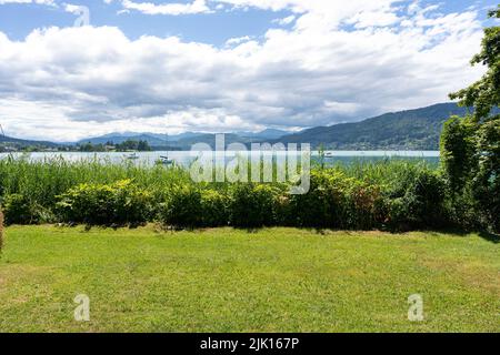 Panoramablick auf den Wörthersee in Kärnten, Österreich Stockfoto