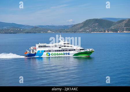 Flyingcat 5 ist eine Hochgeschwindigkeitsfähre, die Passagiere zu allen Inseln der Ägäis in Griechenland befördert Stockfoto