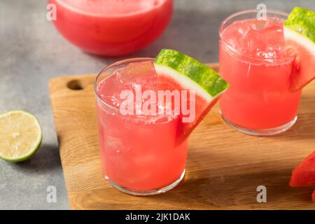 Erfrischende Wassermelone Agua Fresca mit Limette und Zucker Stockfoto