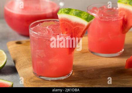 Erfrischende Wassermelone Agua Fresca mit Limette und Zucker Stockfoto