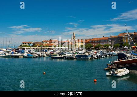 Die historische Stadt Izola an der Adriaküste Sloweniens Stockfoto