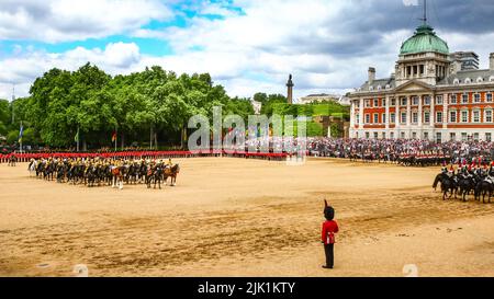 The Colonel's Review, Trooping the Color, massierte Bands und Soldaten Parade auf Horse Guards, London, England Stockfoto