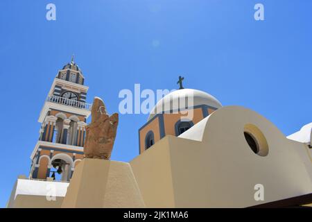 Die Kathedrale des Heiligen Johannes des Täufers ist eine Pfarrei der römisch-katholischen Kirche in Fira Thera, auf der Insel Santorini in Griechenland, Kykladen-Inseln Stockfoto