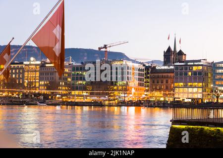 Sonnenuntergang über Genf. Ufer des leman River Stockfoto