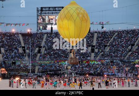 Birmingham, Großbritannien. 28.. Juli 2022. Darsteller während der Eröffnungszeremonie der Commonwealth Games im Alexander Stadium, Birmingham. Kredit: Paul Terry Foto/Alamy Live Nachrichten Stockfoto