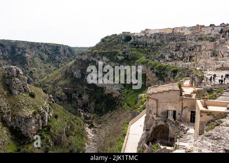 Blick über die Schlucht von Miera in Italien Stockfoto