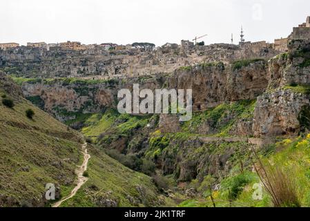 Blick über die Schlucht von Miera in Italien Stockfoto