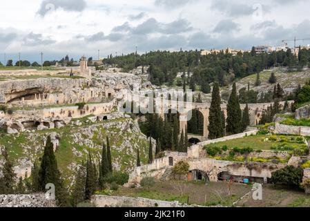 Die berühmte Aquädukt-Brücke aus römischer Zeit in Gravina, Süditalien Stockfoto