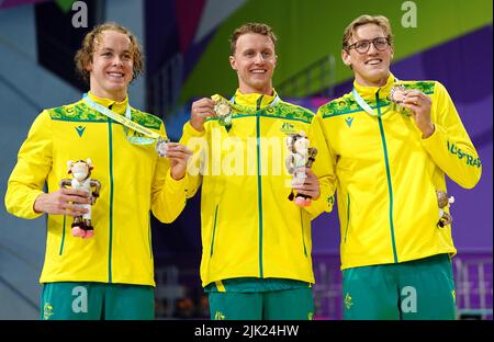 Australiens Sam Short, Silver, Elijah Winnington, Gold und Mack Horton, Bronze, nach dem Freestyle - Finale der Männer 400m im Sandwell Aquatics Center am ersten Tag der Commonwealth Games 2022 in Birmingham. Bilddatum: Freitag, 29. Juli 2022. Stockfoto