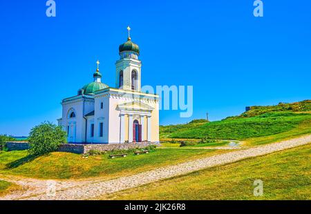 Die orthodoxe Kirche Alexander Newskis im neoklassizistischen Stil des Komplexes Khotyn Fortrees, Ukraine Stockfoto