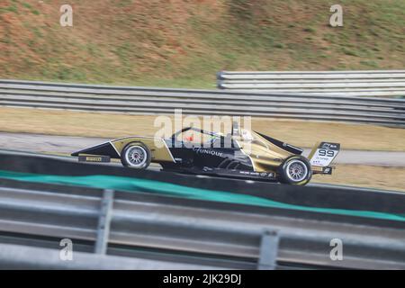 Sao Paulo, Brasilien. 29.. Juli 2022. São PAULO, SP - 29.07.2022: F'RMULA 4 BRASIL EM INTERLAGOS - Nichola Monteiro während des Qualifyings der Formel 4 Brasilien in Interlagos, São Paulo, an diesem Freitagnachmittag (29). (Foto: Yuri Murakami/Fotoarena) Quelle: Foto Arena LTDA/Alamy Live News Stockfoto