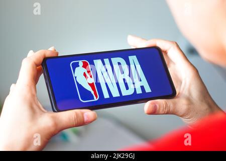 Brasilien. 29.. Juli 2022. In dieser Abbildung wird das Logo der National Basketball Association (NBA) auf einem Smartphone-Bildschirm angezeigt. (Foto von Rafael Henrique/SOPA Images/Sipa USA) Quelle: SIPA USA/Alamy Live News Stockfoto