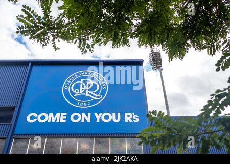 London - 2022. Juli: Loftus Road Stadium, die Heimat der Queen Park Rangers Football-Mannschaft in West London Stockfoto