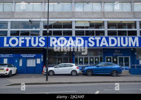 London - 2022. Juli: Loftus Road Stadium, die Heimat der Queen Park Rangers Football-Mannschaft in West London Stockfoto