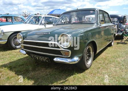 Ein Ford Cortina GT Mk1 aus dem Jahr 1965 wurde auf der Oldtimer-Ausstellung 47. in Powderham, Devon, England, Großbritannien, ausgestellt. Stockfoto