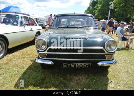 Ein Ford Cortina GT Mk1 aus dem Jahr 1965 wurde auf der Oldtimer-Ausstellung 47. in Powderham, Devon, England, Großbritannien, ausgestellt. Stockfoto