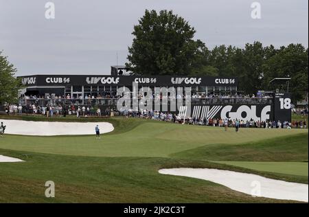 Bedminster, USA. 29.. Juli 2022. Golfer putten am Freitag, den 29 2022. Juli 18. im LIV Golf Bedminster Invitational, Teil der neuen LIV Golf Invitational Series, im Trump National Golf Club in Bedminster, New Jersey. Foto von Peter Foley/UPI Credit: UPI/Alamy Live News Stockfoto