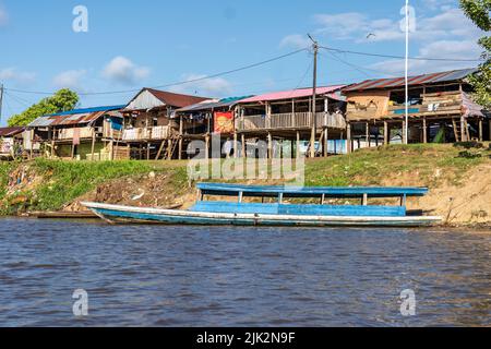 Belen, Peru, ist eine Flussgemeinde in Iquitos, die von Armut, sanitären Einrichtungen und Problemen mit sauberem Wasser geplagt ist Stockfoto