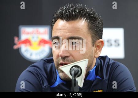 New Jersey, USA. 29.. Juli 2022. 29. Juli 2022, Harrison, NJ, USA: Pressekonferenz und Trainingsveranstaltung des FC Barcelona in New Jersey. 29. Juli 2022, New Jersey, USA: Die Pressekonferenz und Trainingseinheit des FC Barcelona, während sie ihre USA-Tour im „Big Apple“ zu Ende bringen, wo sie die Major League Soccer-Mannschaft, die New York Red Bulls, übernehmen werden. Das vierte und letzte Spiel für Xavi Hernandez und die Mannschaft in der Red Bull Arena startet am Samstag (30) um 7pm Uhr Ortszeit. Barcelona ist kurz vor der Rückkehr nach Spanien nach ihrer USA-Tournee, aber zuerst müssen sie sich einem anderen Team stellen. Stockfoto