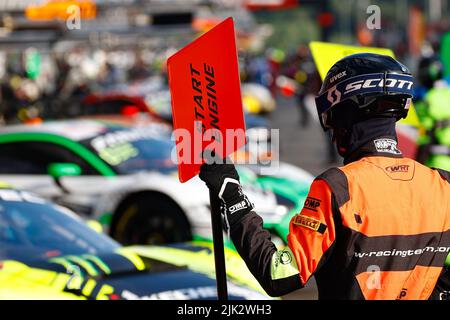 Spa, Belgien. 29.. Juli 2022. Mechaniker, Mecanicien Pitlane, während der TotalEnergies 24 Stunden von Spa 2022, 7. Runde der Fanatec GT World Challenge 2022 Europe Powered by AWS, vom 27. Bis 31. Juli 2021 auf dem Circuit de Spa-Francorchamps, in Stavelot, Belgien - Foto: Paul Vaicle / Dppi/DPPI/LiveMedia Kredit: Independent Photo Agency/Alamy Live News Stockfoto