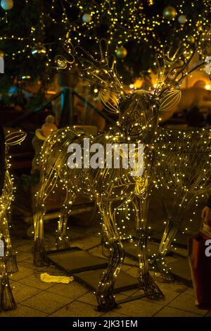 Goldenes, Beleuchtetes Weihnachtsdeer Stockfoto