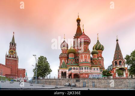 Die Kathedrale von Vasilij dem Seligen (russisch: Собо́р Васи́лия Блаже́нного, tr. Sobór Vasíliya Blazhénnogo), allgemein bekannt als Basilius-Kathedrale. Stockfoto