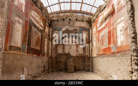 HERCULANEUM, ITALIEN - 04. MAI 2022 - Augustussaal in Herculaneum, Italien Stockfoto