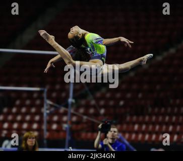 Utah, USA. 29.. Juli 2022. 29. Juli 2022: Hezly Rivera von WOGA führt ihre Bodenroutine während des U.S. Classic 2022 im Maverik Center in West Valley City, UT, durch. Kyle Okita/CSM Credit: CAL Sport Media/Alamy Live News Stockfoto