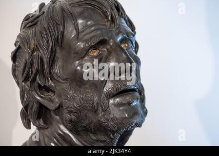 NEAPEL, ITALIEN - 06. MAI 2022 - Büste des großen Philosophen Seneca, Süditalien Stockfoto