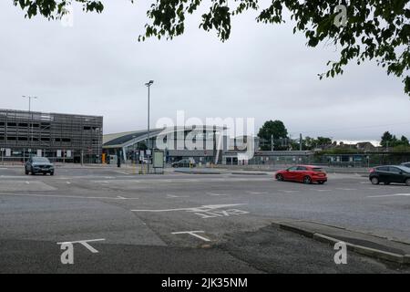 Bristol, Großbritannien. 30.. Juli 2022. ASLEF, die Gewerkschaft der Lokführer, streikt. Der Bahnhof Bristol Parkway ist heute fast menschenleer. Normalerweise sehr beschäftigt an einem Sommersamstagmorgen, Credit: JMF News/Alamy Live News Stockfoto