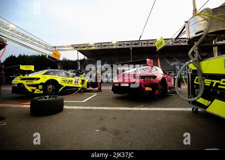 Spa Francorchamps, Belgien. 29.. Juli 2022. Pit-Lane, GetSpeed, Mercedes-AMG GT3 Credit: Independent Photo Agency/Alamy Live News Stockfoto