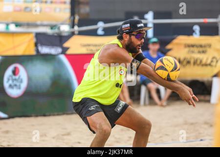 Termoli, Italien. 30.. Juli 2022. Verteidigung von Daniele Lupo während Campionato Italiano Assoluto Gold (day2), Beach Volley in Termoli, Italien, Juli 30 2022 Quelle: Unabhängige Fotoagentur/Alamy Live News Stockfoto