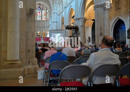 In den Sommermonaten finden wöchentlich kostenlose Orgelkonzerte in der Stiftskirche Notre-Dame (Basilika Notre Dame), Beaune FR, statt Stockfoto