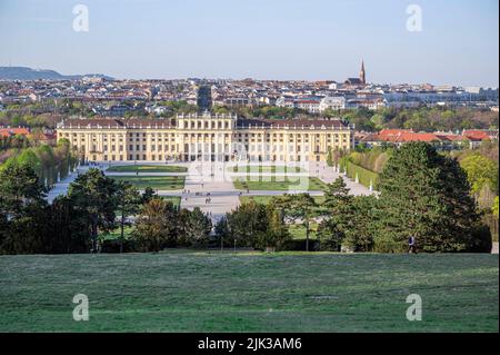 Blick auf Schloss Schönbrunn in Wien, Österreich Stockfoto