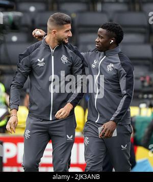 Antonio Colak und Fashion Sakala der Rangers auf dem Spielfeld vor dem Cinch Premiership-Spiel in der Tony Macaroni Arena, Livingston. Bilddatum: Samstag, 30. Juli 2022. Stockfoto