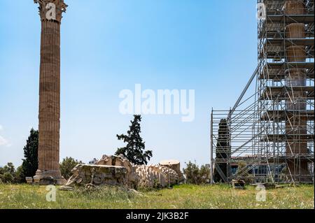 ATHEN, GRIECHENLAND - 14. MAI 2022: Zeus-Tempel in Athen, Griechenland Restaurierung Stockfoto