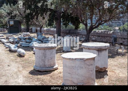 ATHEN, GRIECHENLAND - 14. MAI 2022: Zeus-Tempel in Athen, Griechenland Restaurierung Stockfoto