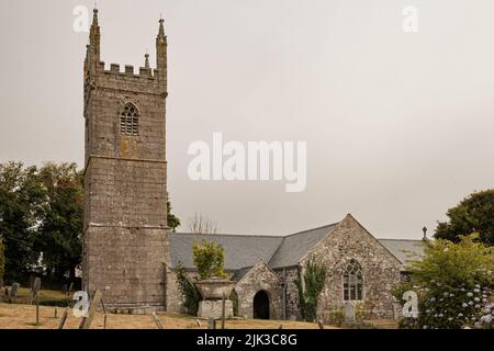 Außenansicht der St. Mawgan-in-Meneage Church, The Lizard, Cornwall Stockfoto