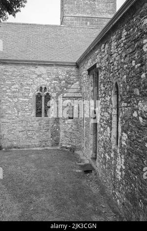 Außenansicht der St. Mawgan-in-Meneage Church, The Lizard, Cornwall Stockfoto