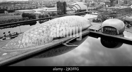 Glasgow, Schottland, Großbritannien, August 24. 2019, Luftaufnahme des Wissenschaftszentrums Glasgow, des SECC und des Hydro-Gebiets am Ufer des Flusses Clyde bei Sonnenaufgang Stockfoto